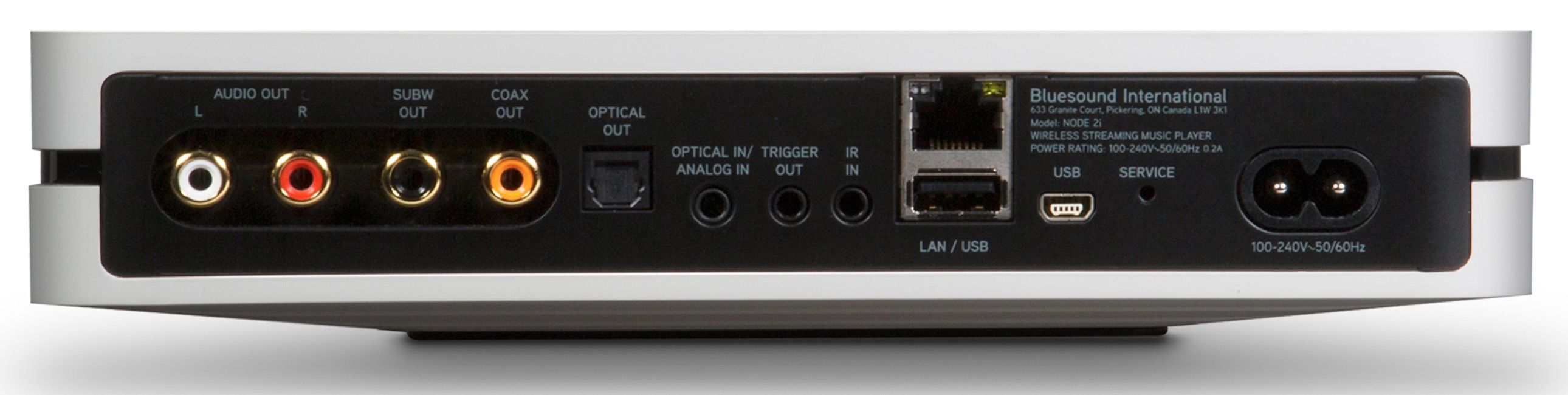 Detailní pohled na zadní panel Bluesound Node 2i s popisky konektorů RCA, koaxiál, optika, Ethernet a USB