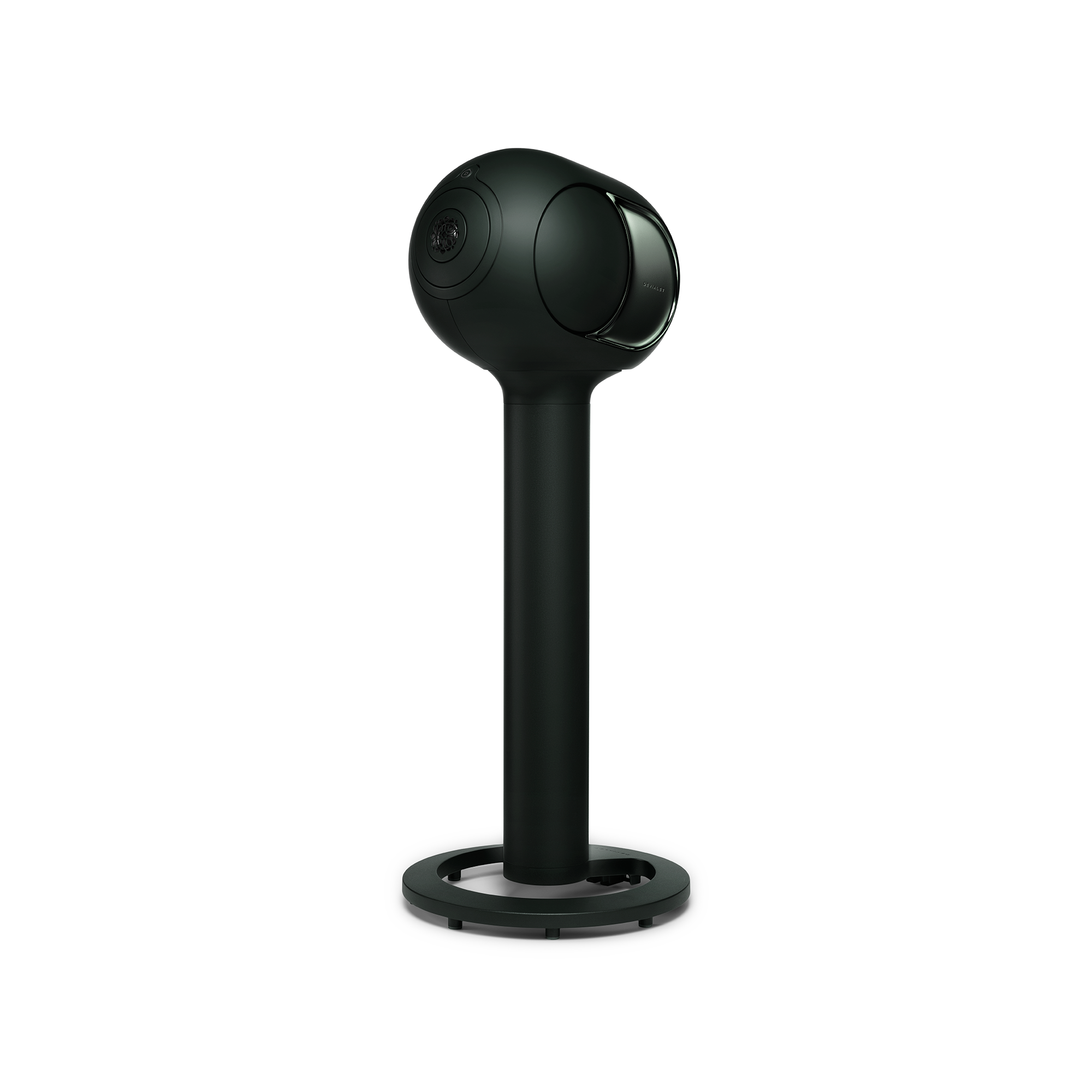 Devialet Tree Ultimate 108 dB ve variantě Deep Forest v interiéru
