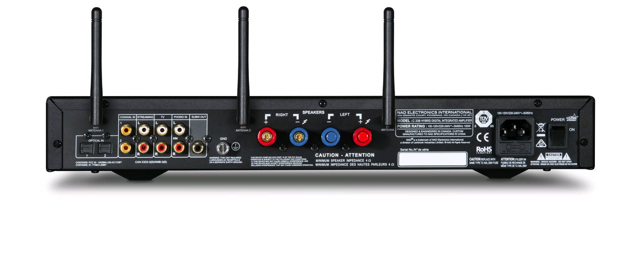 Zadní panel NAD C 338 grafit s anténami Wi-Fi, reproduktorovými terminály a vstupy RCA, koaxiálními a optickými konektory
