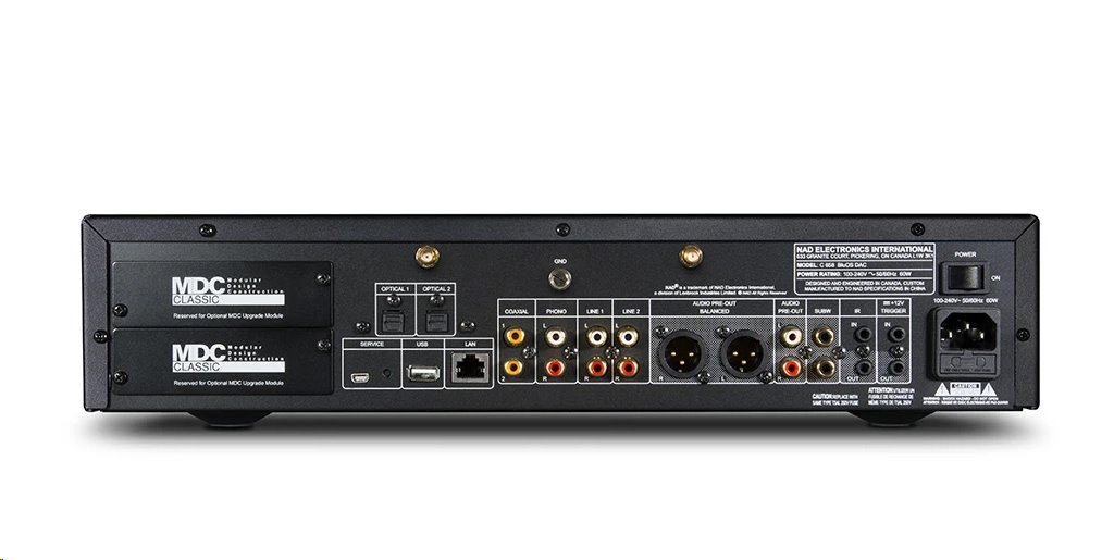 NAD C 658 v černém provedení s předním panelem a displejem