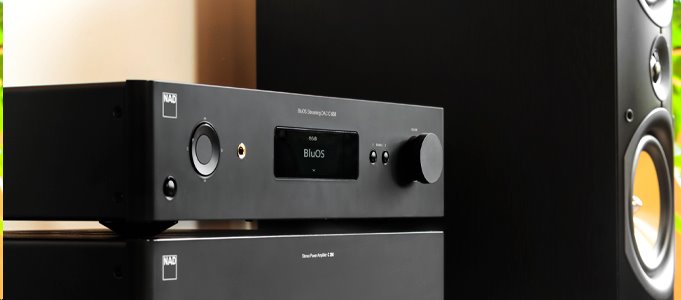 NAD C 658 z čelního pohledu jako součást stereo sestavy