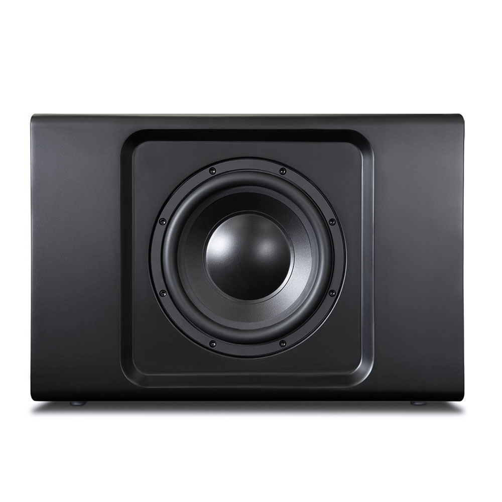 Bluesound PULSE SUB+ — pohled zboku, subtilní kabinet určený k umístění za nebo pod nábytek