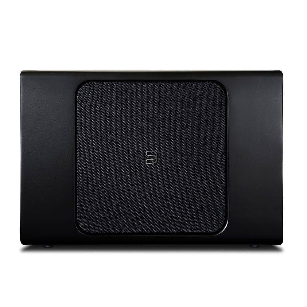 Bluesound PULSE SUB+ — kompaktní bezdrátový subwoofer v černém provedení, pohled z přední strany