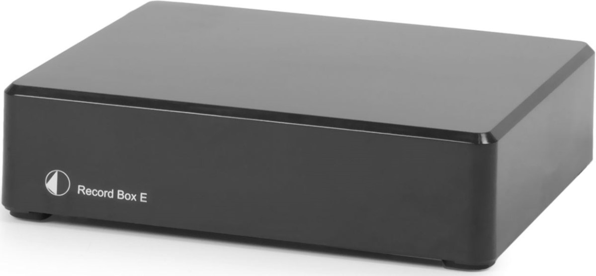 Pro-Ject Record Box E, čelní pohled na kompaktní předzesilovač