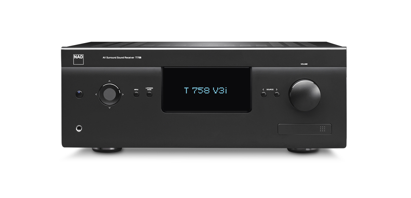 NAD T 758 V3i zepředu v černém provedení s rozsvíceným displejem T 758 V3i a hlavním ovladačem hlasitosti