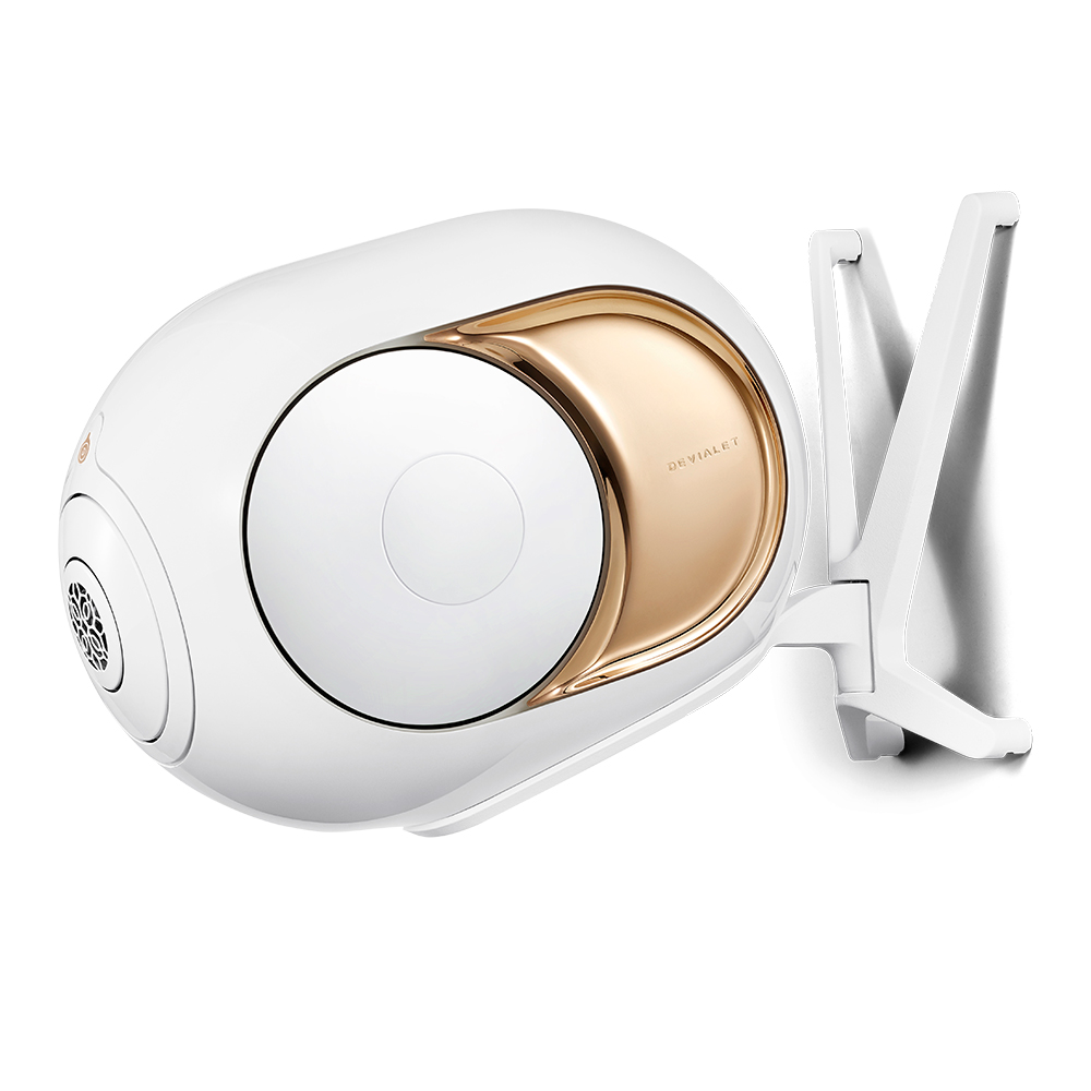 Detail Devialet Gecko držáku s integrovaným napájecím kabelem