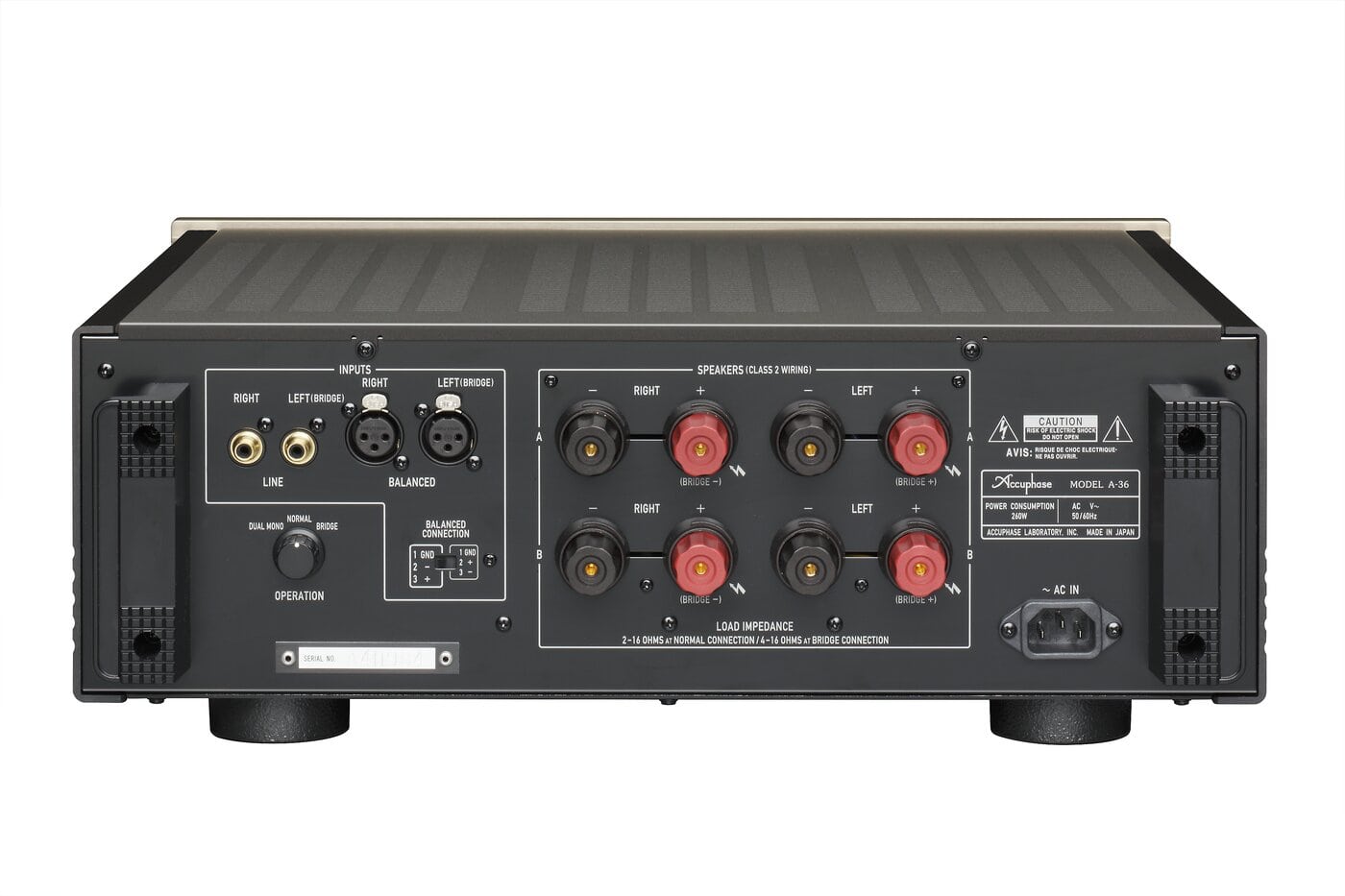 Zadní panel Accuphase A-36 s RCA a XLR vstupy a reproduktorovými terminály pro normální, bi-wire a bridge zapojení
