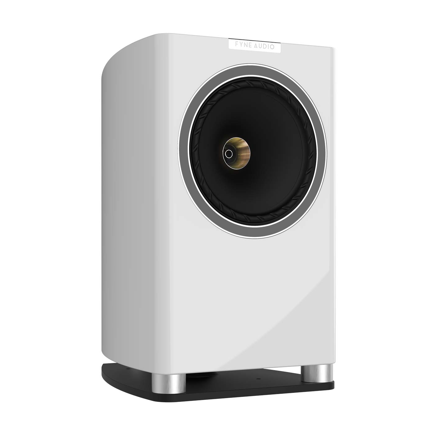 Fyne Audio F701 v bílém laku jako součást poslechové sestavy řady F700