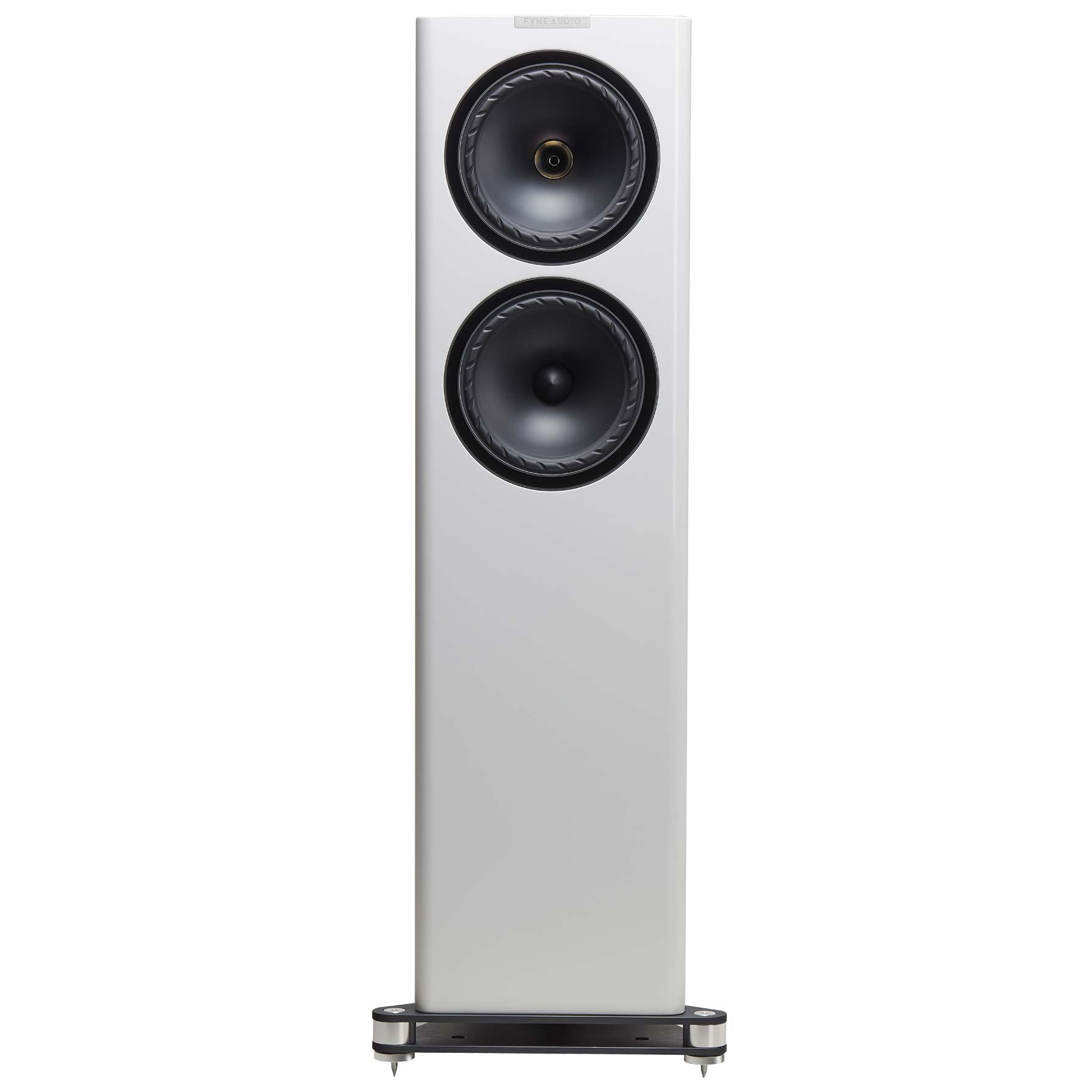 Fyne Audio F702 v bílém klavírním laku, čelní pohled se sejmutou mřížkou
