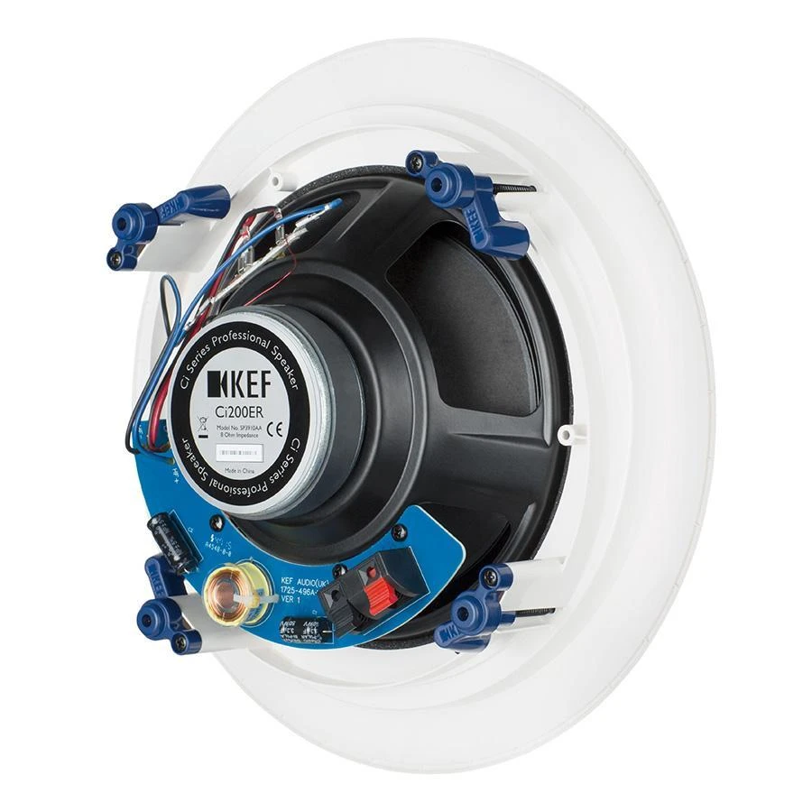Detail upevňovacích dog-clip svorek KEF Ci 200ER s viditelným logem KEF na PCB desce
