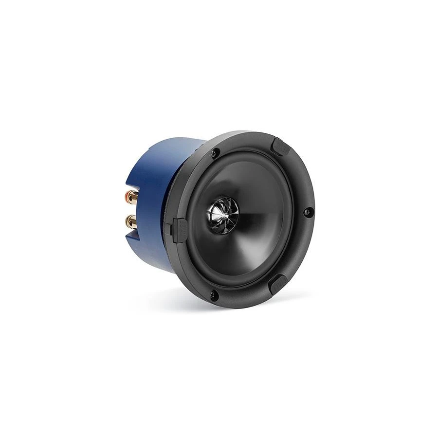 KEF Ci 130QRfl pohled ze tří čtvrtin — viditelný natáčitelný měnič