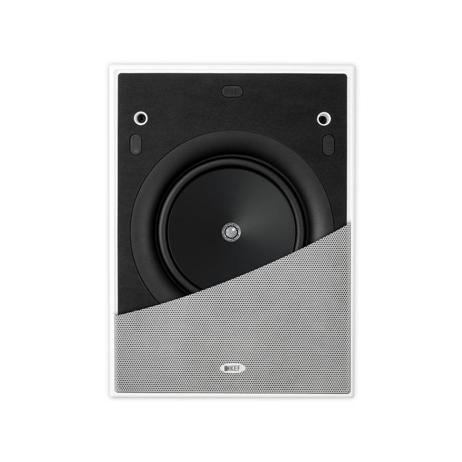 KEF Ci160.2CL s napůl sundanou magnetickou mřížkou — pohled na Uni-Q měnič i bílou perforovanou mřížku