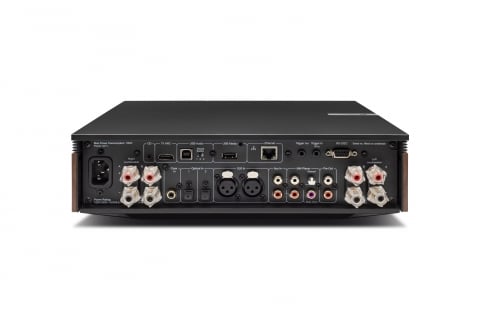Detail reproduktorových terminálů a XLR konektorů EVO 150