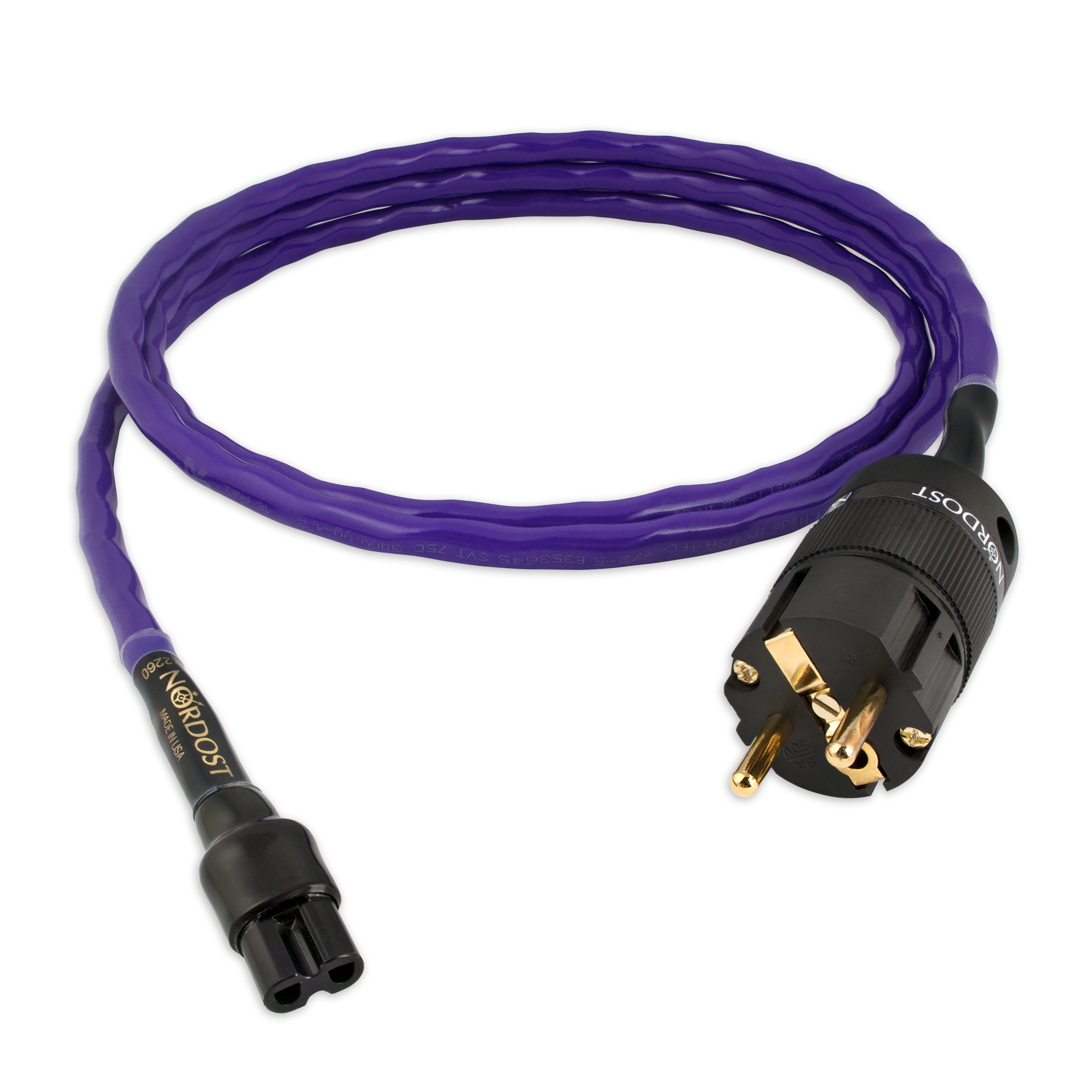 Nordost Purple Flare napájecí kabel — celkový pohled na kabel se zástrčkou Schuko a konektorem IEC C7