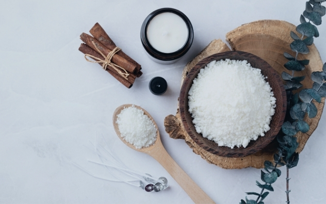 Sypané rostlinné vosky: čistý základ pro výrobu domácích svíček