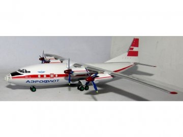 Whitebox - Antonov An-12, Fluggesellschaft Aeroflot CCCP-12995 Rote Lackierung, CCCP, 1/200