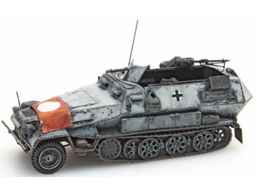 sdkfz 251 1b with flag winter