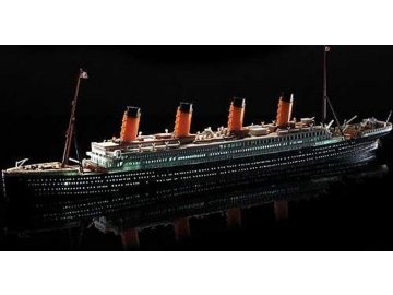 Model Kit loď 14220 - R.M.S. TITANIC + LED SET MCP (1:700)