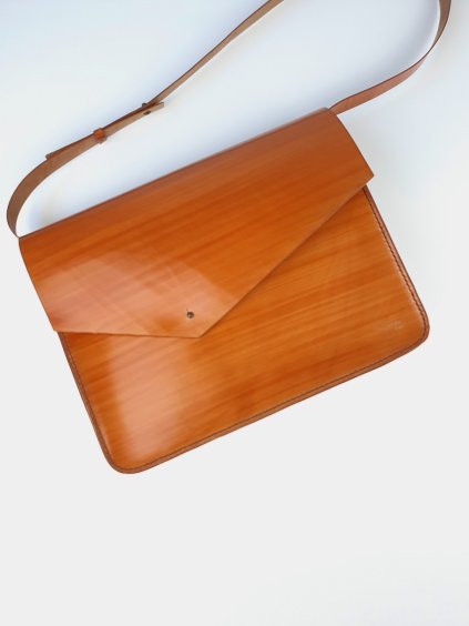 Ručně barvená kožená kabelka Ermida