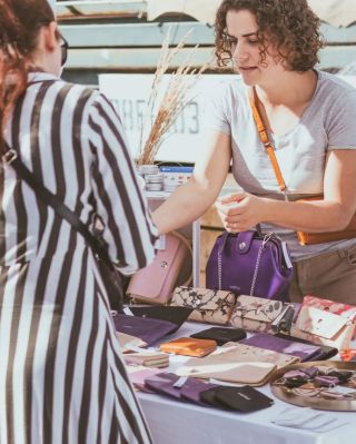 Hodně jste se mě na nedělních trzích na Náplavce ptali, jestli mám e-shop a jestli tam najdete vystavované doplňky....