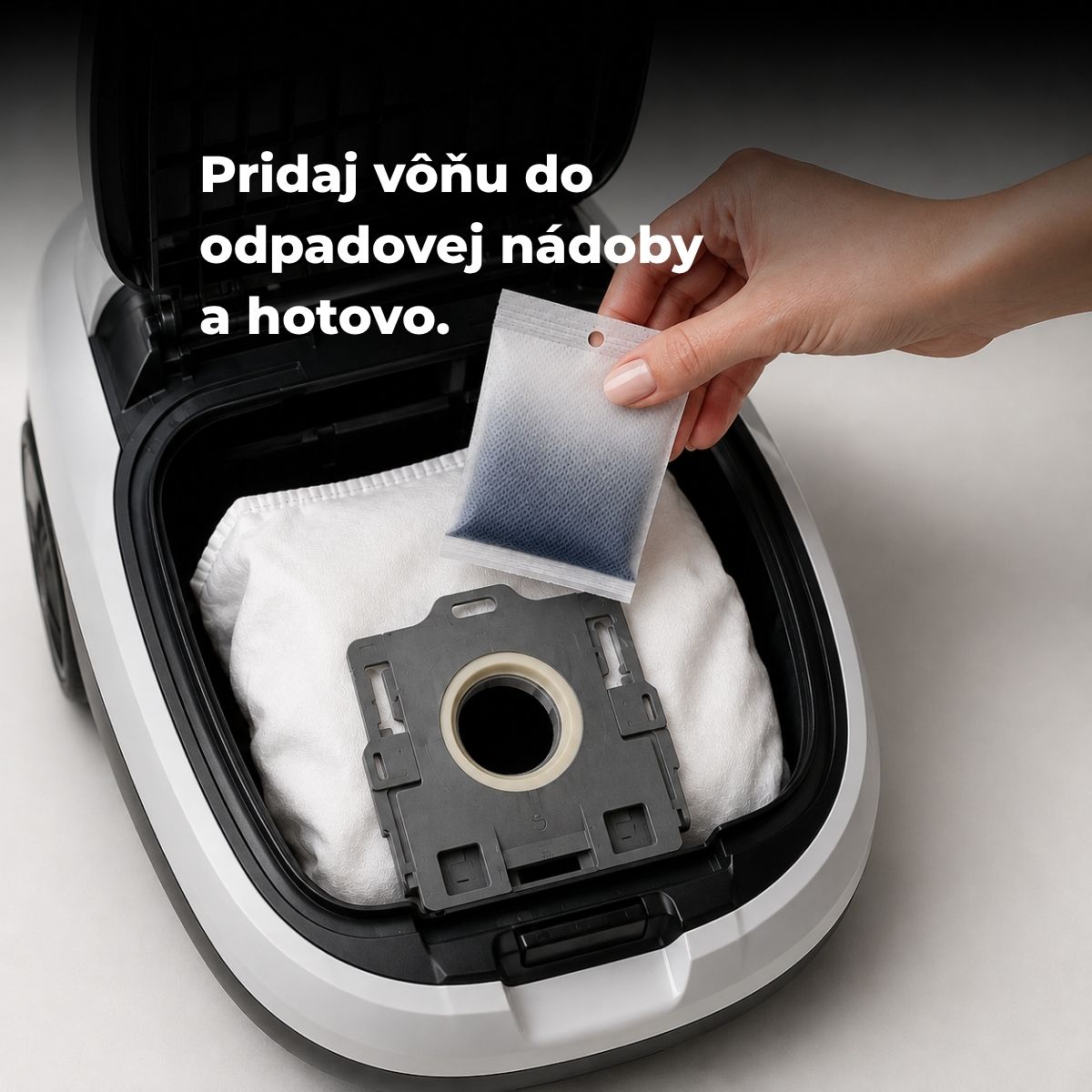 Vloženie parfumovanej náplne VONEA do nádoby vysávača
