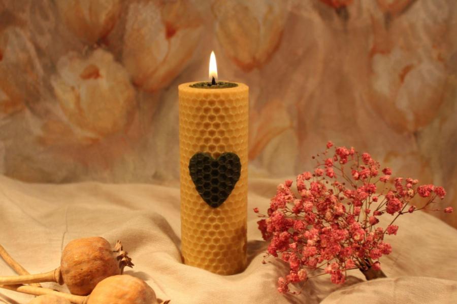 Horiaca sviečka srdce: Symbol lásky a pohody
