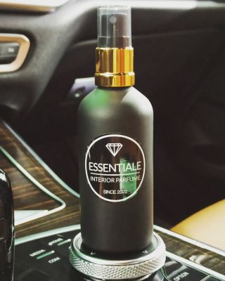 LEGENDARY - Auto parfém k provonění interiéru vozu. Tajuplná, kořeněná vůně s obsahem vonných esencí z legendárního...