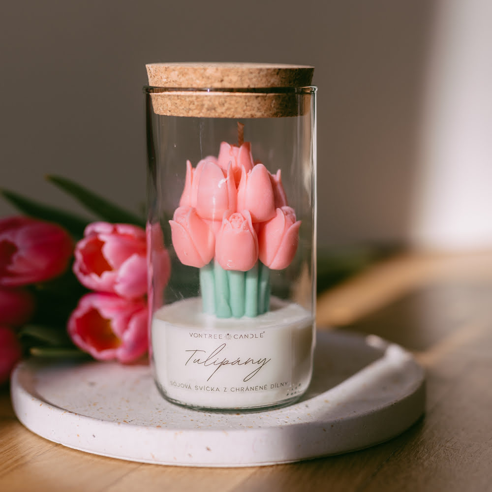 Svíčka Tulipány – designová ruční výroba, dárek, který neuvadne