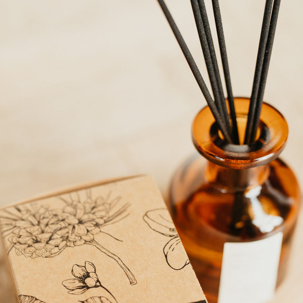 JAK POUŽÍVAT TYČINKOVÝ AROMA DIFUZÉR?