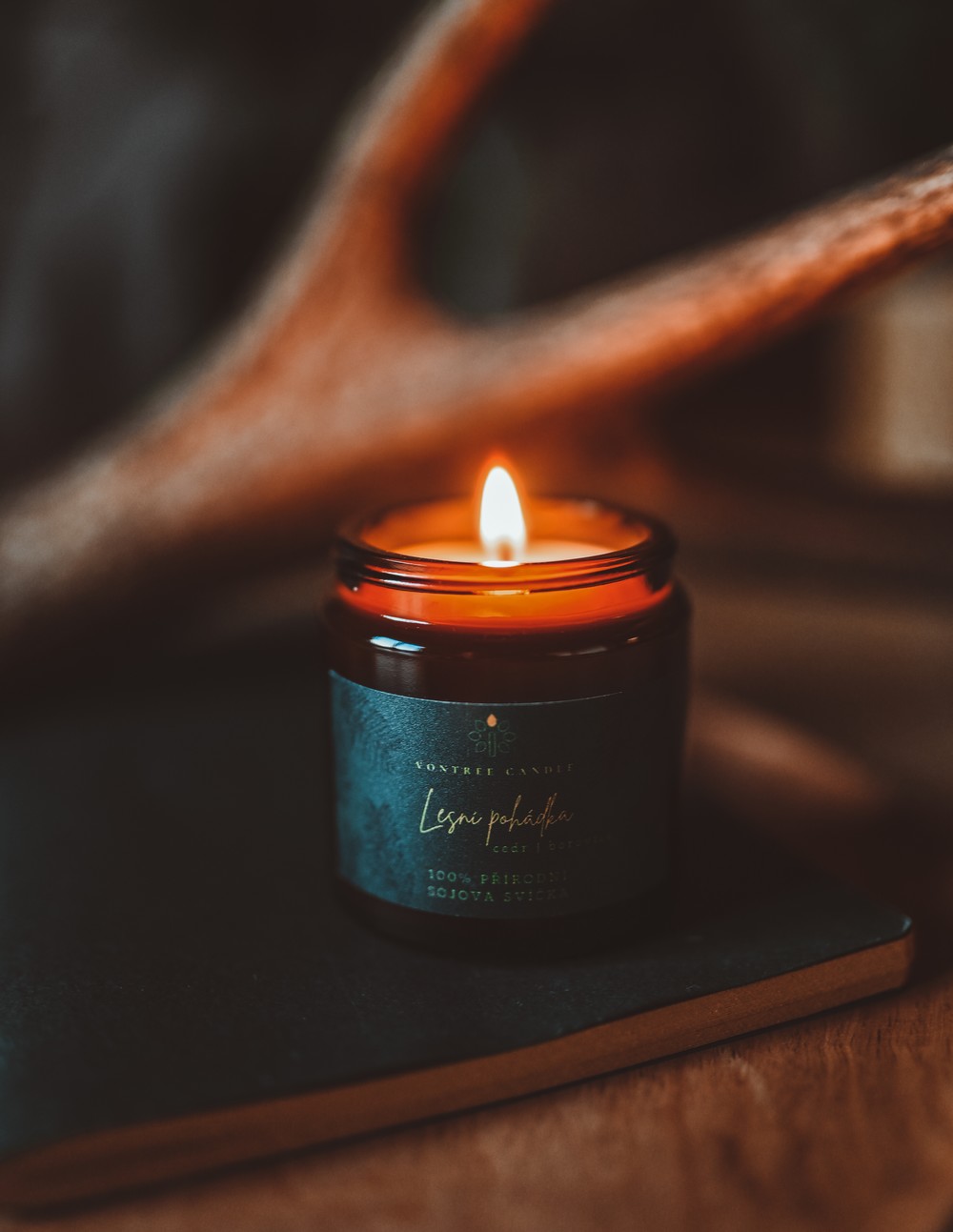 100% PŘÍRODNÍ AROMATERAPEUTICKÁ ESENCIÁLNÍ AMBER GLASS CANDLE