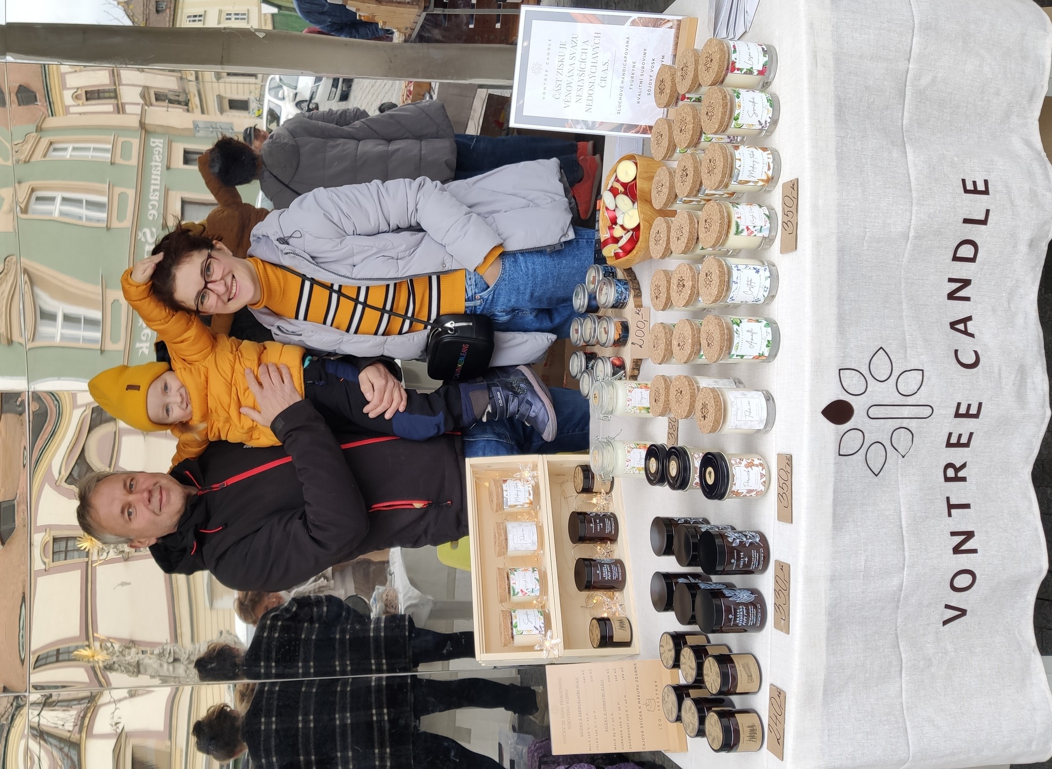 charitativní prodej neslyšící trhy vánoční dárek sójová svíčka