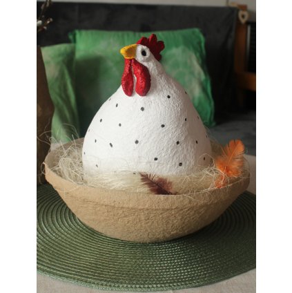 Bílá slepička jarní dekorace