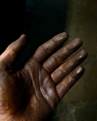 Co předchází výslednému vzhledu naší Osmičky? 🧐 Takzvaně čistá práce. Téměř doslova. 😇 #vplechu #broušení #mosaz