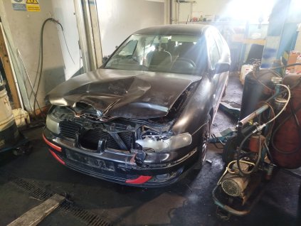 SEAT Leon hatchback 1.8i 132kw APP  černá