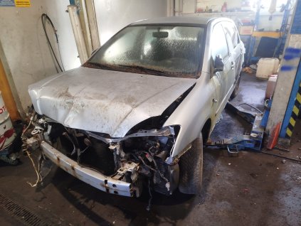 Toyota Corolla hatch 1.4D 66kw 1ND  stříbrná