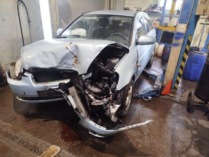 Hyundai ACCENT 1.4i 71kw G4EE  MODRÁ