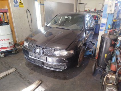 SEAT Leon hatch 1.9tdi 110kw ARL  černá