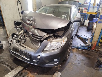 Toyota Corolla 1.6i 91kw 1ZR  ŠEDÁ