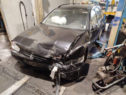 Volkswagen Golf IV 1.9tdi 66kw ALH  černá