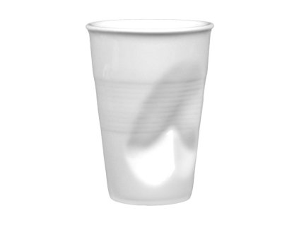 bílý porcelánový hrnek na kávu
