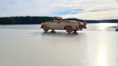 Dřevěná stavebnice historického modelu vozu Škoda Felicia Cabrio 1:43