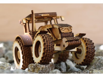 Dřevěný model traktoru Zetor Crystal 1:33