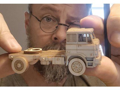 Dřevěná stavebnice Liaz 110 tahač 1:64