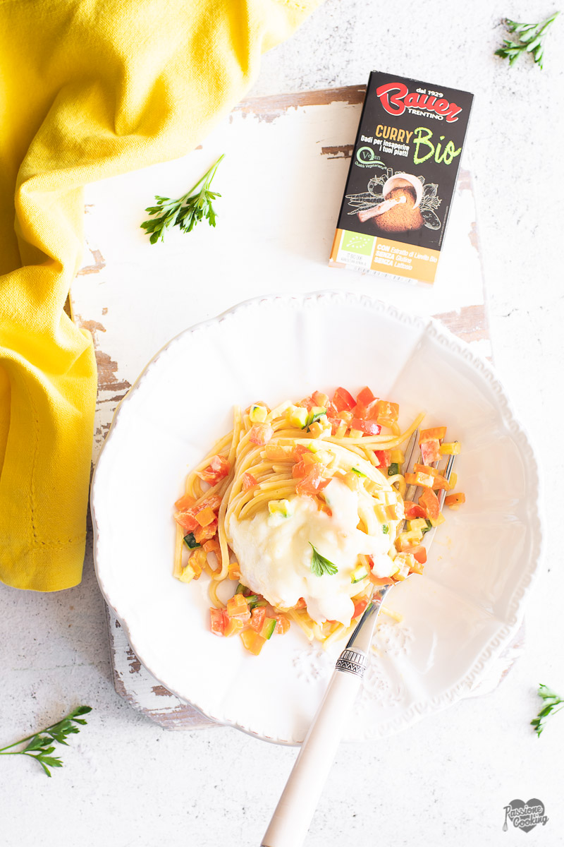 Bezlepkové kari špagety se zeleninou a mozzarellou