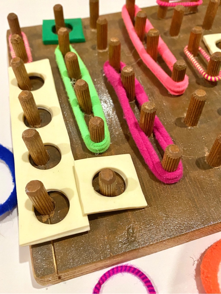 Dřevěná hra na rozvoj jemné motorika