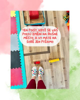 Ten pocit, když se váš pokoj změní na rušné město a vy máte na sobě jen pyžamo. 😴Ráno sotva začalo a děti už staví města!...