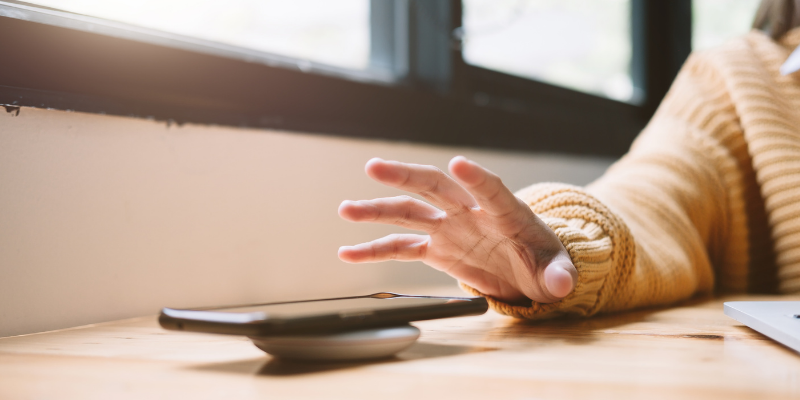 Jak fungují indukční nabíječky