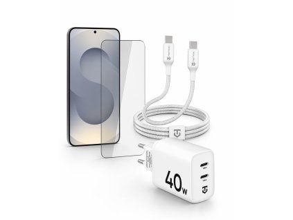 Tech accessory bundle na bílém pozadí