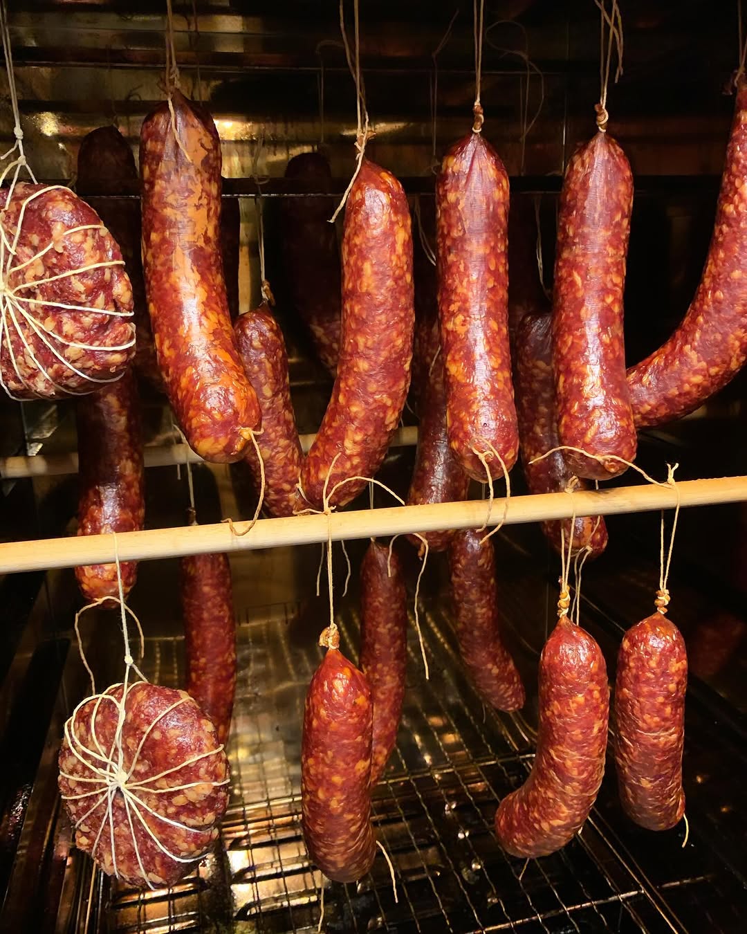 Elektrická vs. dřevěná udírna: Která je pro vás ta pravá?