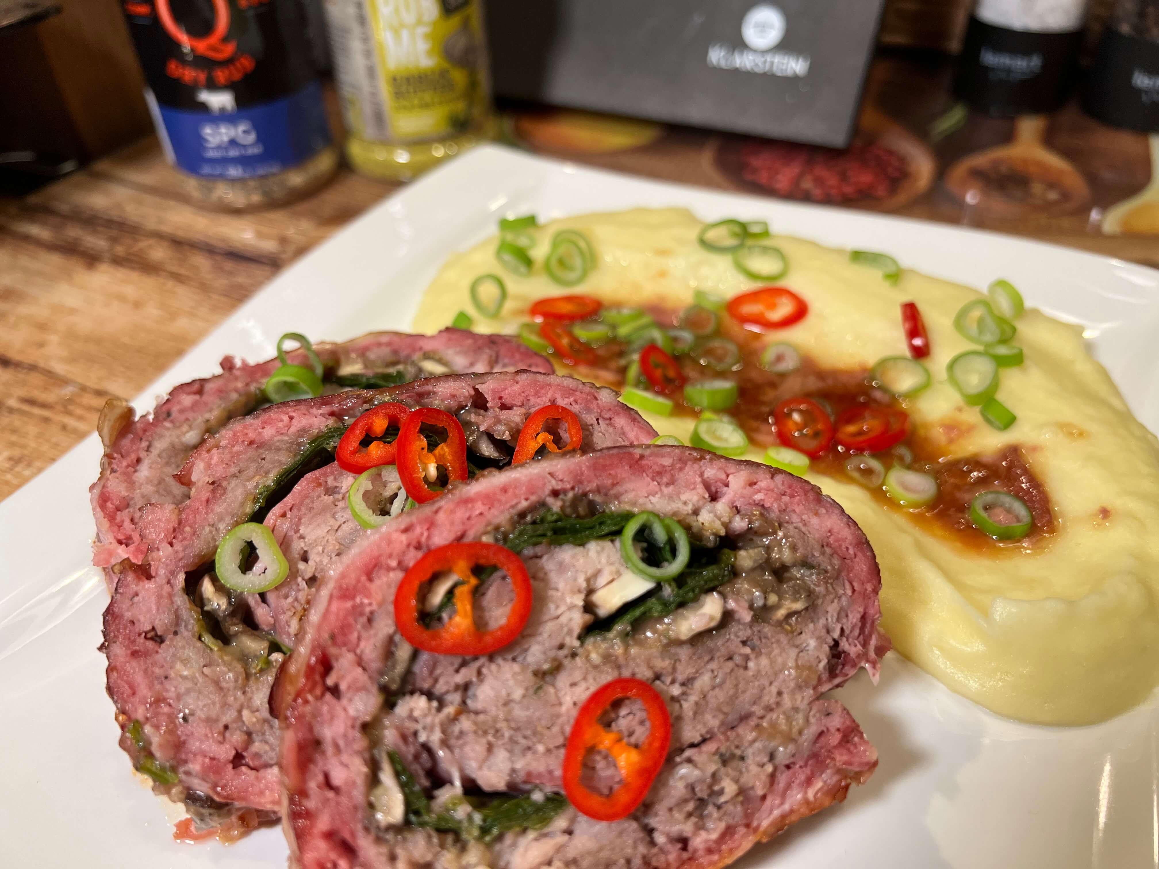 Plněná masová roláda